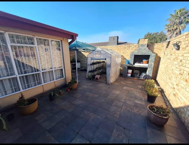 5 BEDROOM HOUSE FOR SALE IN VANDERBIJLPARK SE 1